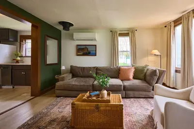 Image de The Lakeside at Sylvan Cottage | Steps to Lake