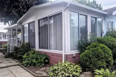 Image de 144 Forest Grove on the Shore