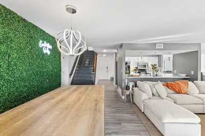 Image de 2br Lakeview Fam Home w/ Games & Deck!