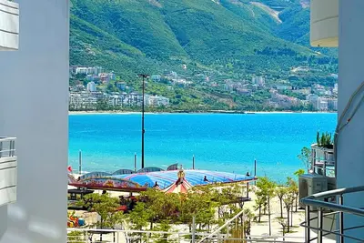 Seaside and spacious Apartment for up to 7 people