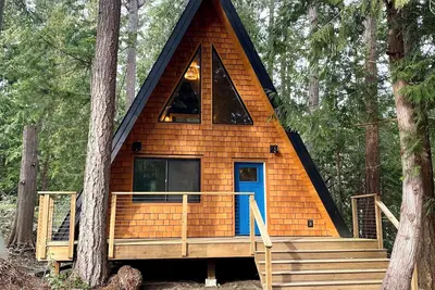 Image de Little Anchor A-frame, off-grid & short walk to beach/ pier/ General Store.