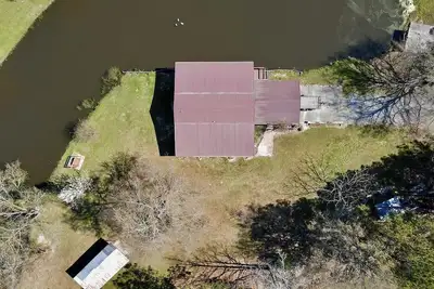 Image de Charming 2-bedroom cabin with Ac, WiFi in serene Jamesville