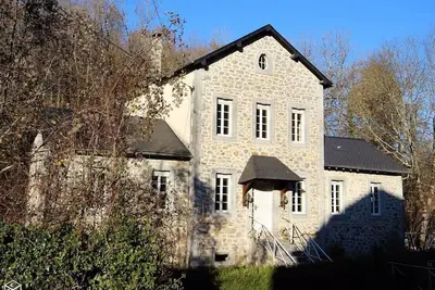 Image de Bâtisse de charme en pierres rénovée à 20 minutes de Pau (en Vallée d’Ossau).