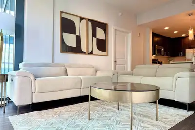 Image de Chic & Modern 2br Apartment in the Heart of Buckhead – Walk to Dining & Shops!