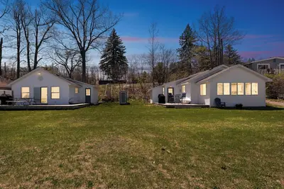 Image de Houghton Lake Sunrise & Sunset: (Sleeps 10 Total! ) Two Cottages right on Houghton Lake!