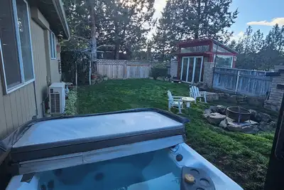 Image de hot tub, dog friendly, pool table, fire pit, and more!