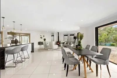 Image de Luxury Family Escape: 5-Bedroom Home with Pool, near Brisbane's Iconic Sights!