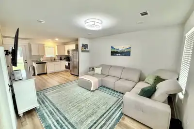 Image de Charming 2-bedroom cottage in Gulfport with Ac, WiFi. Winter & Tdy rates for Ad