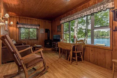 Image de Bouchard Shores Resort on Lake Tomahawk - Bayside Cabin