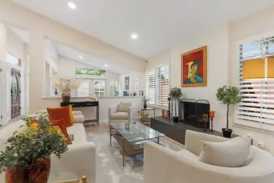 Image de Stunning Lux Villa: 3 Mins from Hb Harbor & Beach