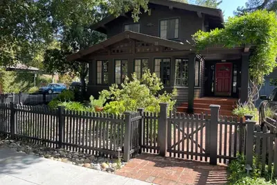Image de Wonderful Historic Arts & Craft Home Down Town Palo Alto