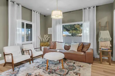 Image de Modern Retreat Near Disneyland: Prime Location