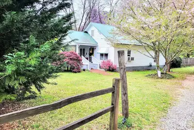 Image de 2-bedroom bungalow in charming Bishop with Ac, WiFi