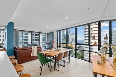 Image de Elegant 2br + Study Oceanview Escape · Artique, Surfers Paradise