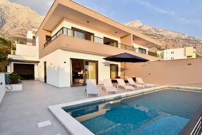 Image de Superbe maison de 3 chambres à Makarska