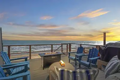 Image de Ocean Front! Private beach, toes on the Sand!