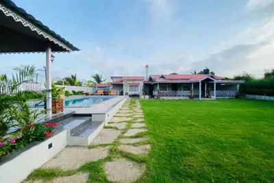 Image de The Vine Villa, Nashik by Ebony Stays | Private Pool Stay with Vineyard Views