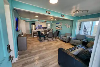 Image de Coastal Comfort—Walk to Waves