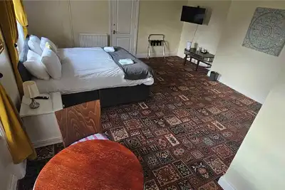Image de Super King Room • Bath Only • Free Wi-Fi • Tv • Mold