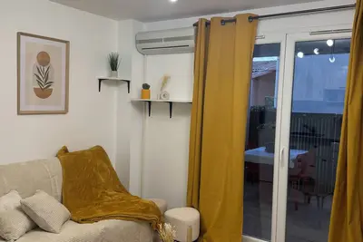 Image de T2 équipé et climatisé avec piscine, au coeur des Alpilles, à deux ou en famille