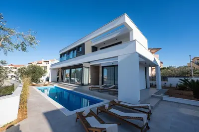 Image de Maison de vacances Novalja pour 1 - 8 personnes avec 4 chambres à coucher - Maison de vacances