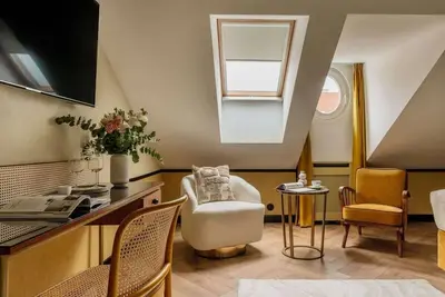 Image de Superior Room with sofa and City View