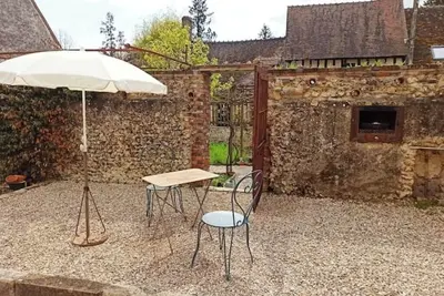 Image de Studio sur cour et jardin - Gîte au Village 89120 Dicy