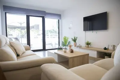 Image de Spacious 2br with Private Yard — Prime Location in Paphos!