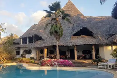 Spacious 4-bedroom villa in charming Watamu with WiFi