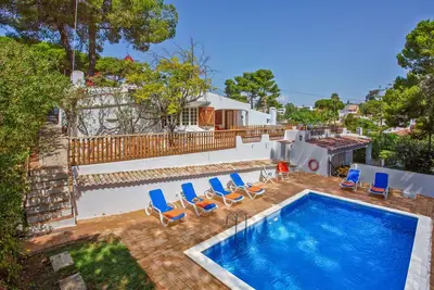 Image de Villa Namibe | Private Pool | Garden | Bbq | Wi-Fi | 5m drive to beach