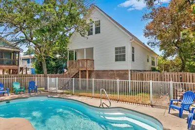 Image de JoJo Cabana: One block to the beach with Pool
