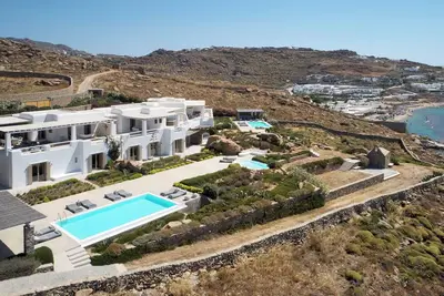 Alkyonia I - A spacious and modern beachside villa with amazing views in Mykonos