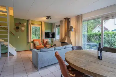 Image de Cozy holiday bungalow with fireplace