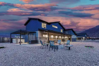 Image de Red Rock Refuge. Massage Chair, Hot Tub, & Parking