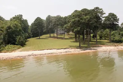 Image de Private waterfront escape with endless river views, white sand beach and more!