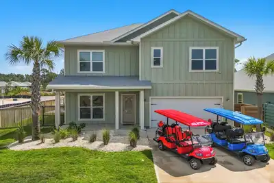Image de Coastal Luxury Retreat | Pool | Sleeps 18 | 2 Golf Carts
