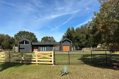 Image de 4-bedroom house- Black Sheep Hideaway: Modern Countryside Serenity
