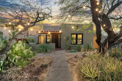 Image de Desert Bloom Bungalow-Historic Sam Hughes Adobe