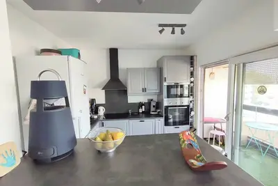 Appartement T3, balcon, climatisation + parking limite de Lyon 8  /Vénissieux