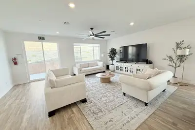 Image de Brand New 5-bedroom house in charming Homeland with Ac, WiFi. Enjoy your stay