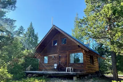Image de #2 Beautiful modern log cabin in Tatlayoko Valley with an amazing view.