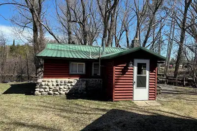 Image de Lovells Riverside Cabins #1 on the AuSable River