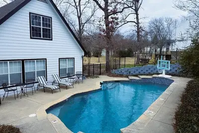 Image de Cedar Sunsets - retreat w\/Private Pool & Gameroom!