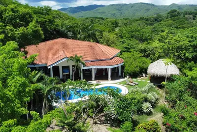 Mediterranean villa only 3 minutes from the center and beach