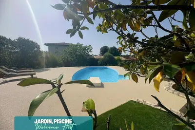 Image de La spacieuse villa, piscine et grands espaces