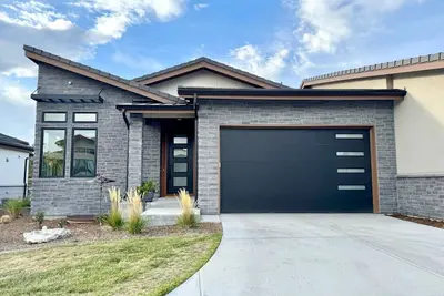 Image de Luxury in Castle Pines Village - Hot Tub & Pool!