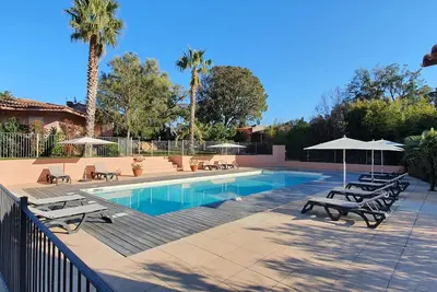 Image de Corse: Villa Pinarello climatisée avec piscine proche plage