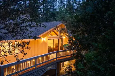 Image de Whispering Pines Lodge, 25 mi to Yosemite, Baby Friendly, Grill, Game Room