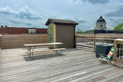 Image de Downtown studio apartment with Rooftop Deck