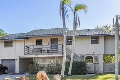 Image de Treehouse Vibes! - 3br/2ba Stilt Home -- 10 Min From Beach -- Pet-Friendly